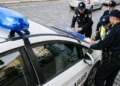 Полицейский заломил руку мужчине за отказ пройти проверку — и не понесёт за это никакой ответственности