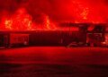 Россия атаковала склады «Новой почты» и производственные объекты в Киевской области: произошёл пожар