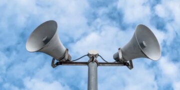 Кабмін перегляне комендантську годину та роботу інфраструктури під час атак рф – Корецький