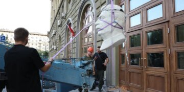 В России восстановили барельеф Сталина на здании медицинского университета