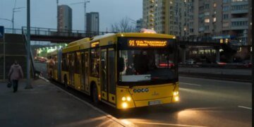 В Україні готують нові правила роботи транспорту під час тривалих повітряних тривог