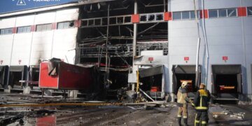 росія вдарила по терміналу "Нової пошти" на Одещині