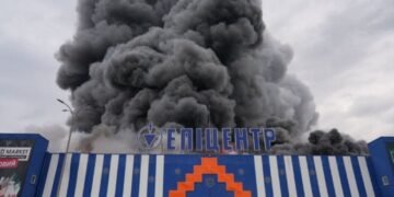 Терор для бізнесу. Два дні поспіль під ударом РФ “Епіцентр”, “Нова пошта”, продукти та книги
