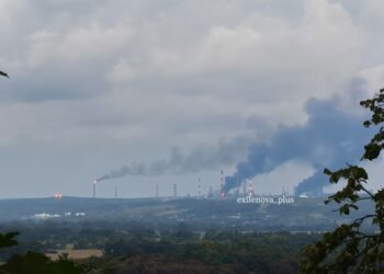 Дроны поразили “Уфанефтехим”: в Башкортостане горит один из самых мощных НПЗ России
