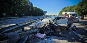 Машину нанизало на відбійник: деталі страшної ДТП на Київщині