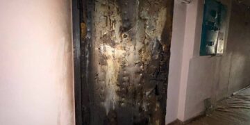 У Києві ревнощі закінчилися пожежею: жінка підпалила двері сусідки