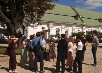 Нехай світ бачить правду: міжнародним медіа показали Києво-Печерську лавру після російської атаки