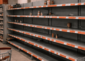 Полиці магазинів Києва можуть спорожніти: ворог знищує продовольчу логістику
