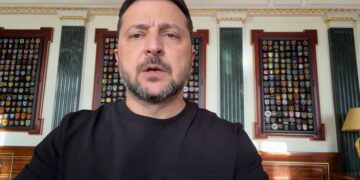 14 погибших в Кривом Роге: Зеленский пообещал ответ за удар по ТРЦ