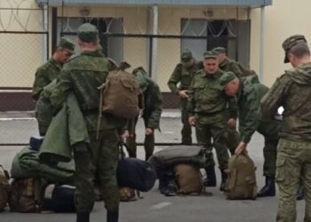 Набор контрактников в РФ падает: разведка назвала признаки подготовки к мобилизации