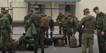 Набор контрактников в РФ падает: разведка назвала признаки подготовки к мобилизации