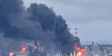 Нефтяные объекты, аэродромы и ракетное подразделение: Зеленский подвел итоги ударов по РФ