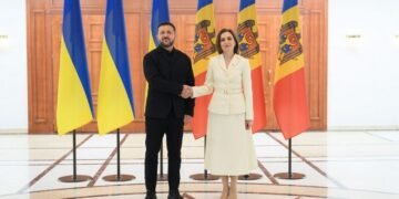 Санду вручила Зеленскому высшую государственную награду Молдовы