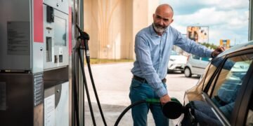 АЗС підняли ціни за вихідні: скільки коштує бензин, дизель та газ 31 липня