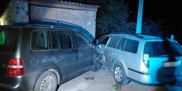 Випив і сів за кермо: на Обухівщині водій врізався у припарковане авто