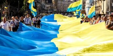 Прапор, який підіймали таємно, а тепер бачить увесь Київ: маловідомі факти про синьо-жовтий стяг