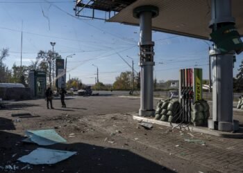 Бетонні плити та мішки з піском: як тилові АЗС захищаються від атак Росії