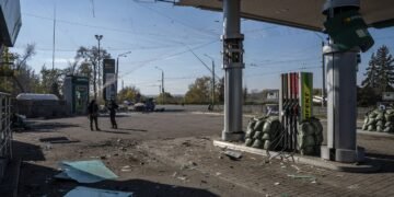 Бетонні плити та мішки з піском: як тилові АЗС захищаються від атак Росії