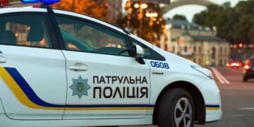 Жорсткий конфлікт у Києві: водій не зупинився, а потім ударив патрульного