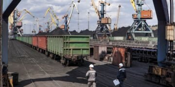 Обстріли портів б’ють по “Укрзалізниці”: експорт руди може впасти на 40%