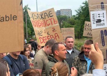 Київ втрачає дерева: сотні людей вийшли протестувати, – ФОТО