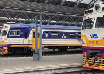 Лунають постріли – потяги зупиняються: на електричці Києва масштабний збій