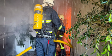 Пекельна пастка на даху: рятувальники Київської області оточили зону небезпеки, – ФОТО