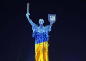 Яскравіше за зірки: в центрі Києва засяяла масштабна інсталяція, – ФОТО