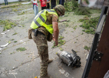 Дивом вижив після вибуху: в Києві збитий шахед поранив чоловіка, – ФОТО