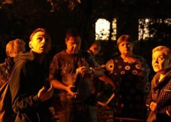 Прилеты в дома, пылают склады и есть жертвы: все последствия атаки на Киев