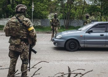 Транспорт ловят на слух. РФ применяет новую тактику с дронами на фронте (видео)