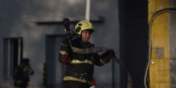 Новий смертельний удар по Києву: ще двоє людей загинули на складі