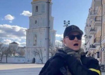 Лидер группы Бумбокс Хлывнюк жестко высказался о “почетных артистах” и заявил о готовности отказаться от звания заслуженного