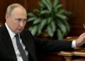 Путин заявил о приостановке переговорного процесса по Украине