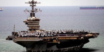 Закончилась еда, сломались туалеты: в Таиланд после рекордного срока в море прибыл весь ржавый авианосец США. ВИДЕО
