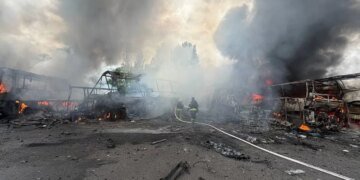 В Одессе в результате утренней атаки РФ пострадали три человека, повреждены жилые дома и автомобили