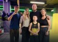 Анджеліна Джолі завітала до боксерського клубу в Харкові, її син Нокс провів тренування із українськими захисниками
