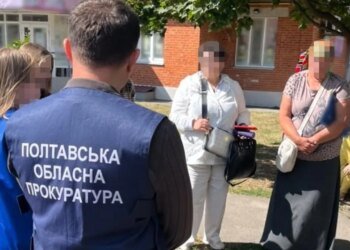 Записали чужого мужчину «отцом» троих детей за 200 тысяч – мать и дочь с Полтавщины задержали в тот же день