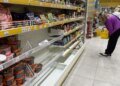 Удары российских войск по складам привели к дефициту продуктов в Киеве