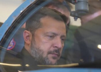 Робимо все для захисту неба – Зеленський зустрівся з українськими пілотами, які проходять підготовку в Канаді