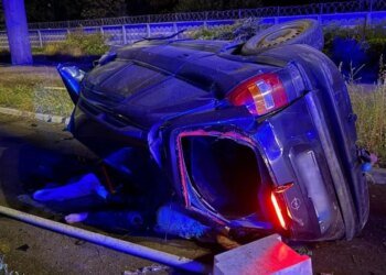У Києві автомобіль Opel впав з мосту, водій загинув
