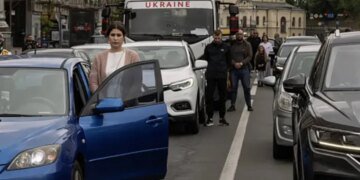 Минута тишины и памяти на дорогах: столица полностью остановит движение в честь павших героев