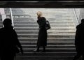 Частина лівого берега Києва залишилася без світла, зупинилося метро – соцмережі