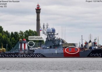 «Домики на воде» в Кронштадте:  россияне перекрасили корабли Балтийского флота для обмана дронов с ИИ
