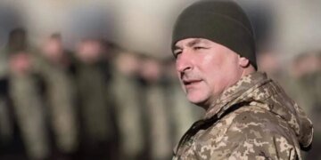 Генерал Николюк покидает должность командующего ОК «Восток» и отчитался об успешной обороне Константиновки и Славянска