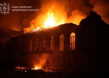 У Запоріжжі після атаки БпЛА пошкоджені багатоповерхівки, університет і ТЦ, є постраждалий