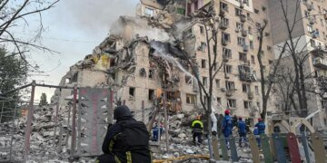 В Киеве в результате российского нападения пострадали 4 человека, 15 спасены