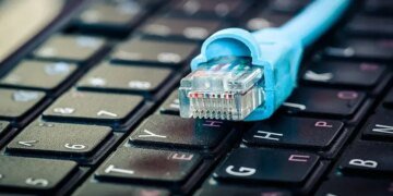 Через російський обстріл у Києві можливі перебої з інтернетом – провайдери