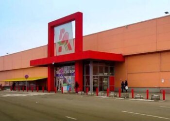 Удар по супермаркету: в Киеве россияне повредили «Ашан» в торговом центре Lavina Mall