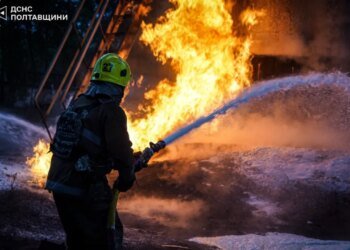 Огонь на промышленном объекте: россияне атаковали Полтавскую область. ФОТО